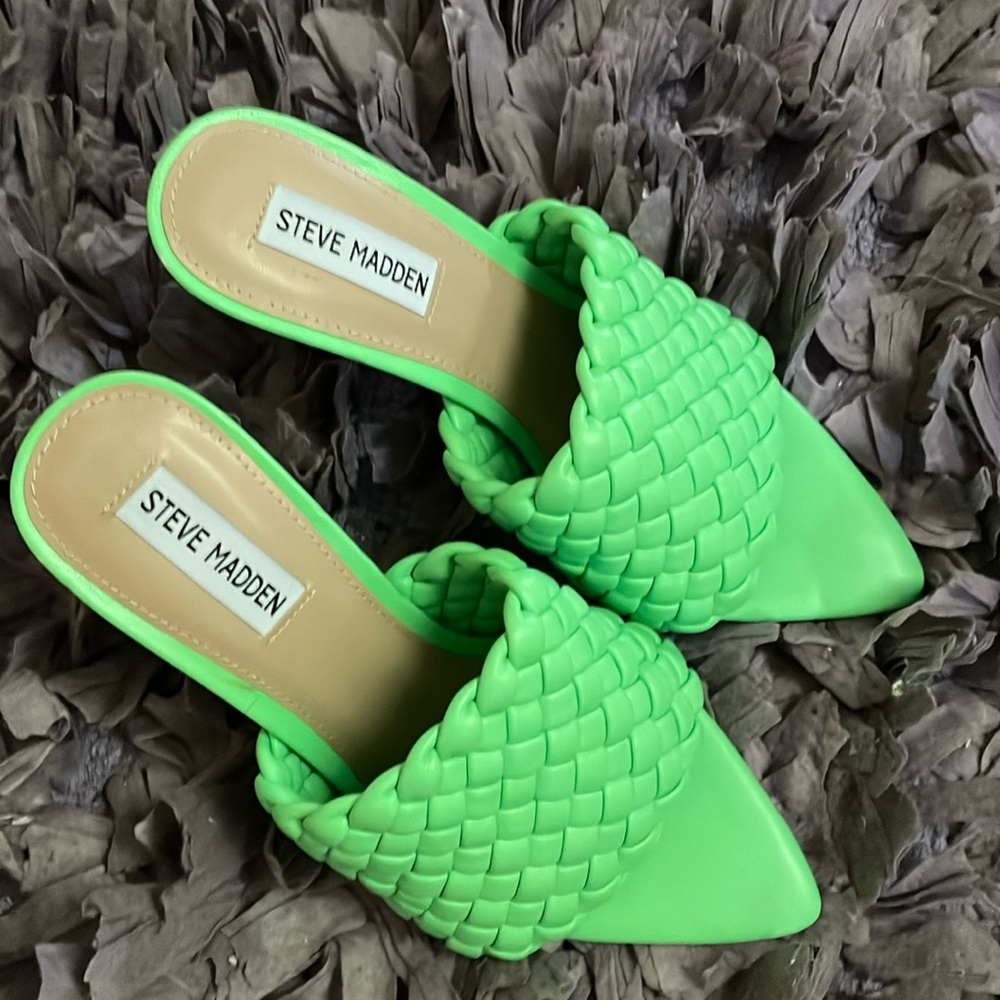 Steve Madden Fateful Womens Faux Leather Pointed Toe Mule Sandals